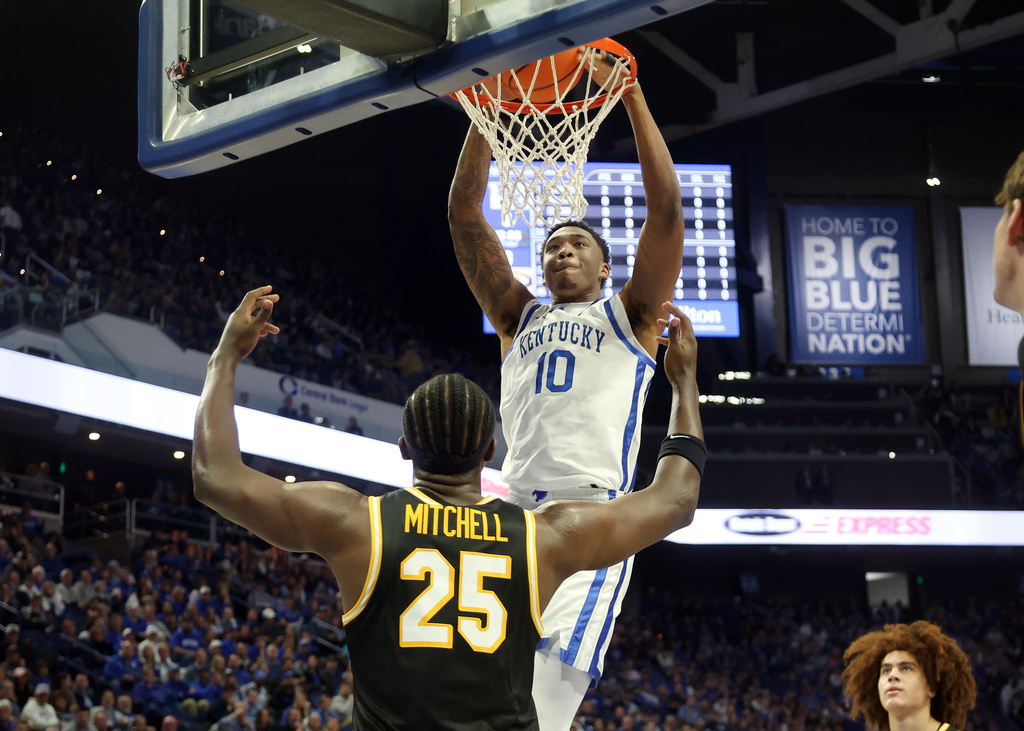 Kentucky's Brandon Garrison (10) dunks near Missouri's Mark Mitchell (25) during the first half of an NCAA college basketball game in Lexington, Ky., Wednesday, Jan. 7, 2026. (AP Photo/James Crisp)