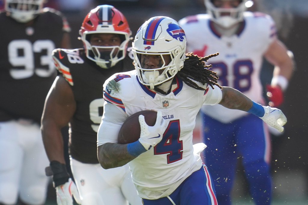 Buffalo Bills running back James Cook III (4) runs the ball for a touchdown against the Cleveland Browns during the first half of an NFL football game in Cleveland, Sunday, Dec. 21, 2025. (AP Photo/Sue Ogrocki)