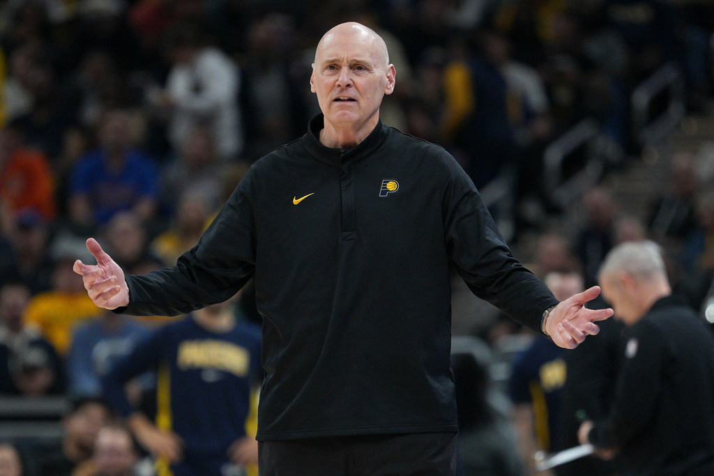 Indiana Pacers head coach Rick Carlisle questions a call as his team plays the New York Knicks during the second half of an NBA basketball game in Indianapolis, Thursday, Dec. 18, 2025. (AP Photo/AJ Mast)