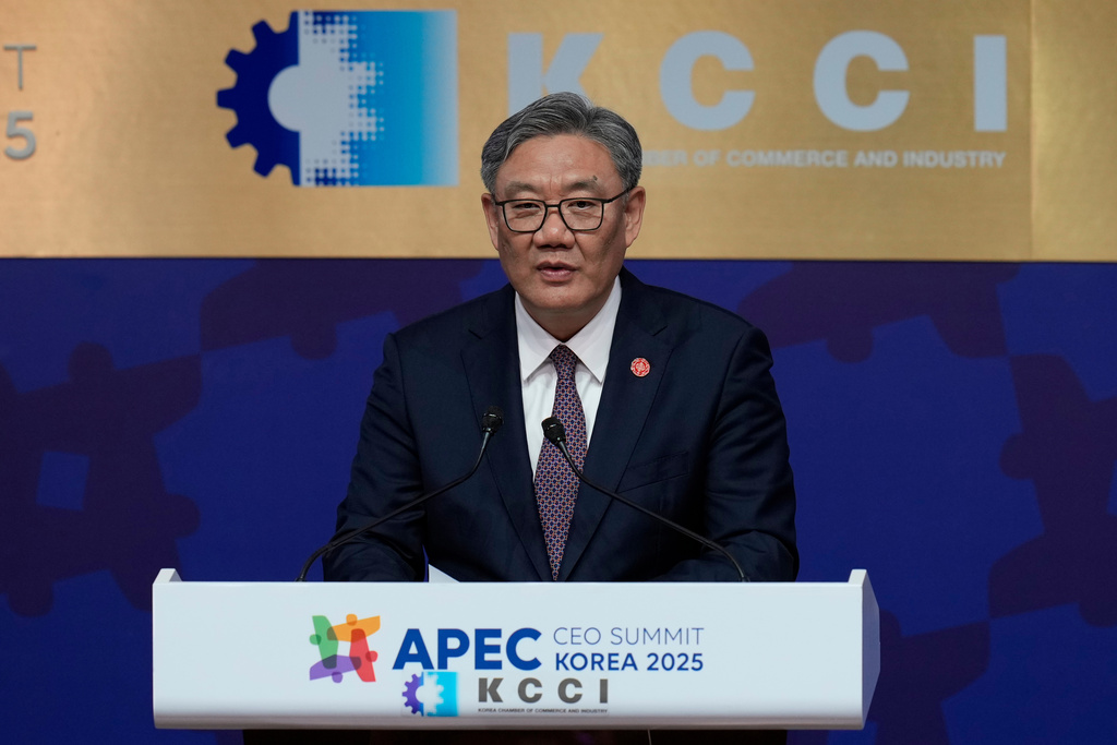 FILE - Chinese Minister of Commerce, Wang Wentao speaks at the 2025 Asia-Pacific Economic Cooperation (APEC) CEO summit in Gyeongju, South Korea, Oct. 31, 2025. (AP Photo/Ng Han Guan, file)