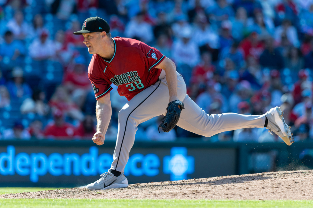 Arizona Diamondbacks closing pitcher Paul Sewald throws in the ninth inning of a baseball game against the Philadelphia Phillies, Sunday, April 12, 2026, in Philadelphia. (AP Photo/Laurence Kesterson)