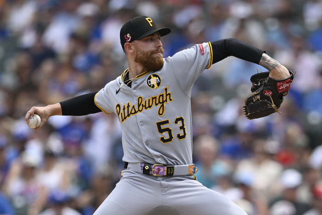 Pittsburgh Pirates starter Mike Burrows delivers a pitch during the first inning of a baseball game against the Chicago Cubs, Saturday, Aug. 16, 2025, in Chicago. (AP Photo/Paul Beaty)