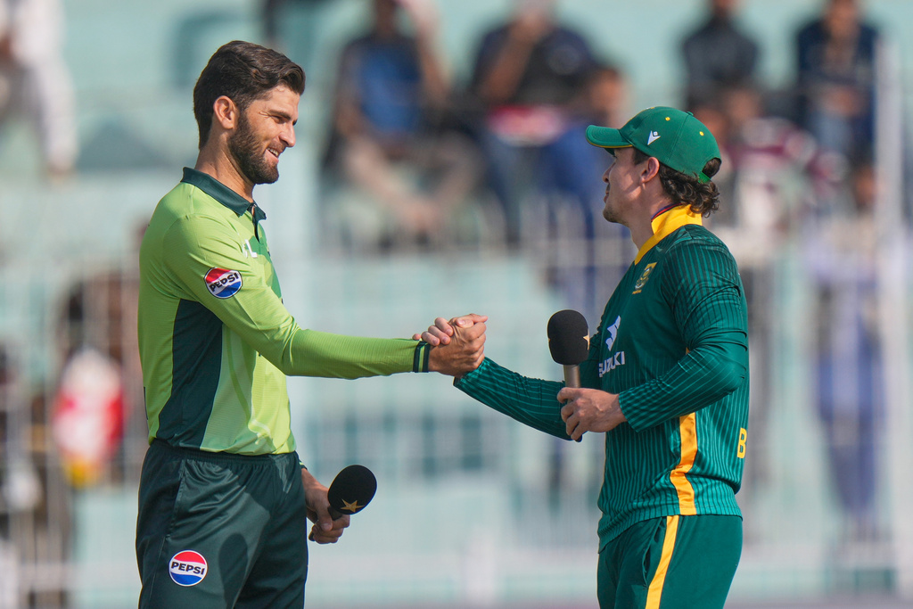 Pakistan's skipper Shaheen Shah Afridi, left, shakes hand with South Africa's skipper Mathew Breetzke after the coin toss before start of the third one day international cricket match between Pakistan and South Africa, in Faisalabad, Pakistan, Saturday, Nov. 8, 2025. (AP Photo/Anjum Naveed)