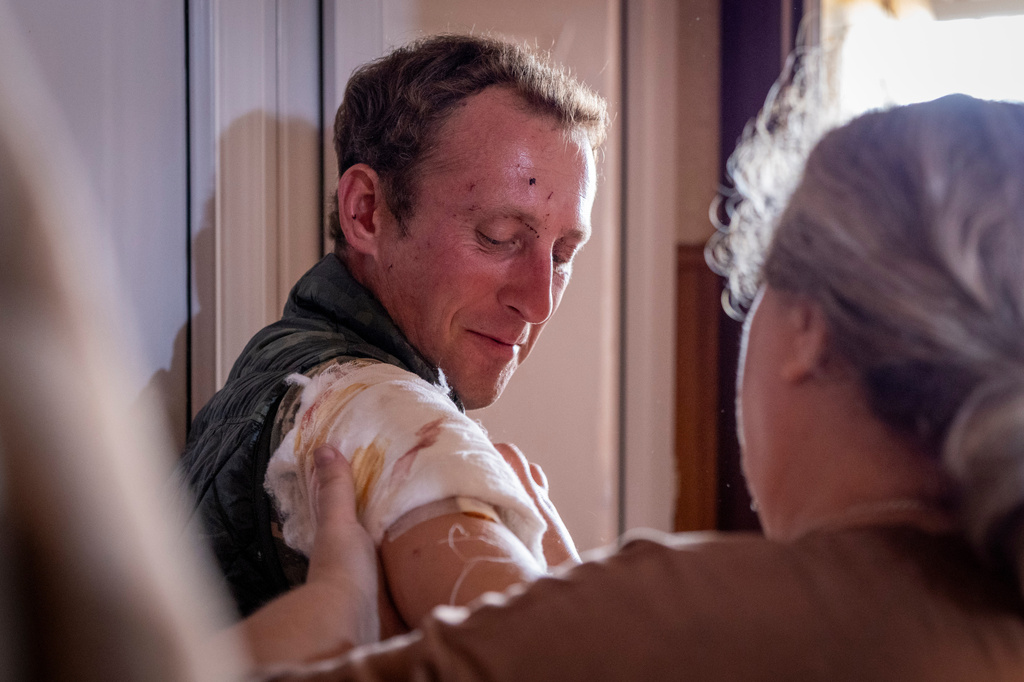 A woman bandages a man after a Russian missile strike in Kyiv, Ukraine, Thursday, Sept. 17, 2026. (AP Photo/Dan Bashakov)