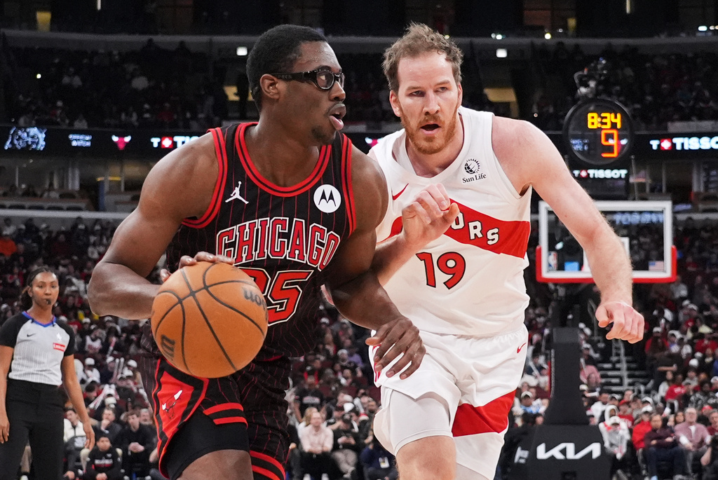 Chicago Bulls center Jalen Smith, left, drives as Toronto Raptors center Jakob Poeltl guards during the first half of an NBA basketball game in Chicago, Wednesday, March 18, 2026. (AP Photo/Nam Y. Huh)