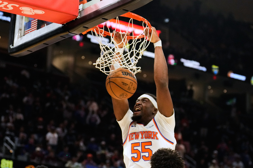 New York Knicks center Ariel Hukporti dunks during the second half of Game 4 in the Eastern Conference finals NBA basketball playoffs series against the Cleveland Cavaliers in Cleveland, Monday, May 25, 2026. (AP Photo/Sue Ogrocki)