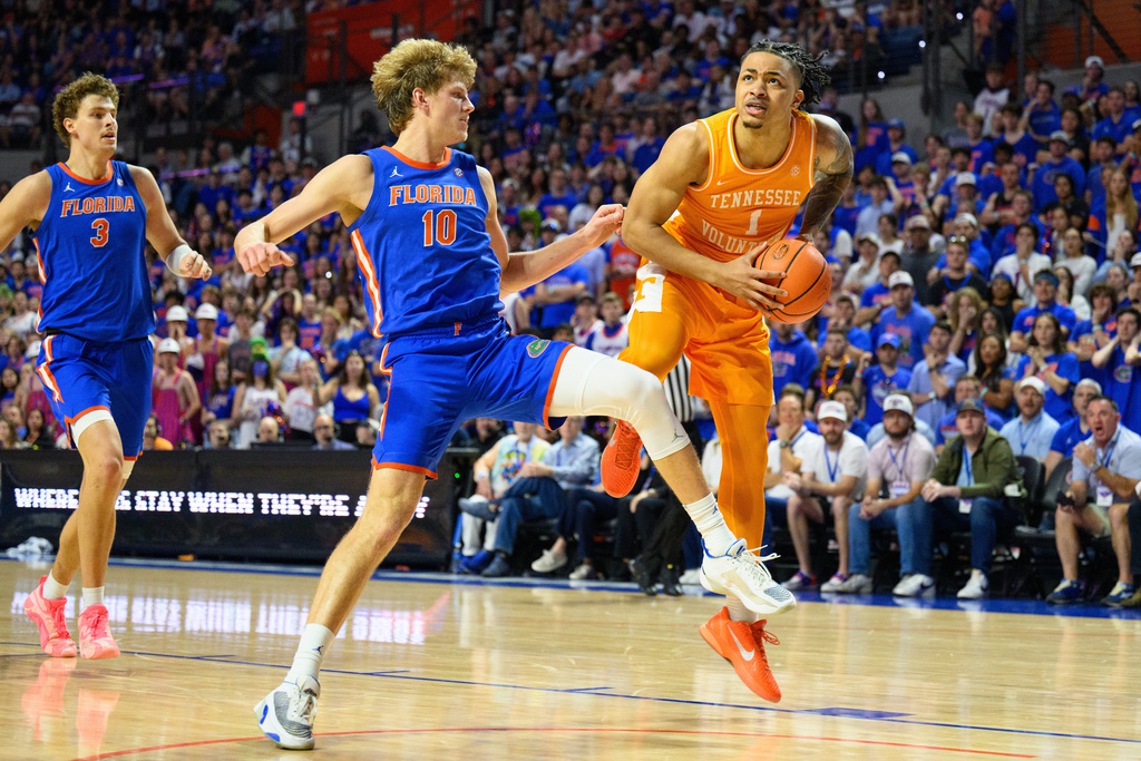 Tennessee guard Amari Evans (1) drives on Florida forward Thomas Haugh (10) during the first half of an NCAA college basketball game, Saturday, Jan. 10, 2026, in Gainesville, Fla. (AP Photo/Noah Lantor)
