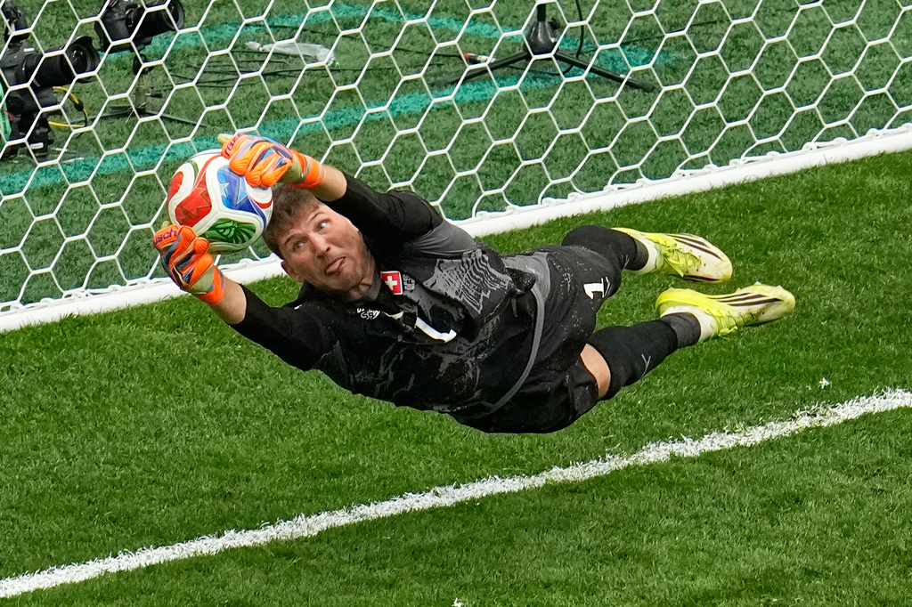 Switzerland goalkeeper Gregor Kobel (1) blocks a penalty shot by Colombia's Cucho Hernandez in a shootout during the World Cup round of 16 soccer match in Vancouver, British Columbia, Tuesday, July 7, 2026. (AP Photo/Gregory Bull)