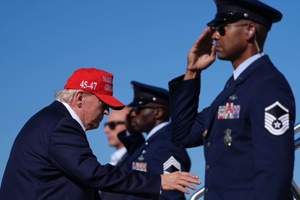 President Donald Trump boards Air Force One at Morristown Airport, Monday, Sept. 7, 2026, in Morristown, N.J. (AP Photo/Julia Demaree Nikhinson)