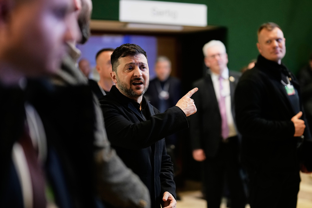 Ukraine's President Volodymyr Zelenskyy talks to the media at the Annual Meeting of the World Economic Forum in Davos, Switzerland, Thursday, Jan. 22, 2026. (AP Photo/Markus Schreiber)