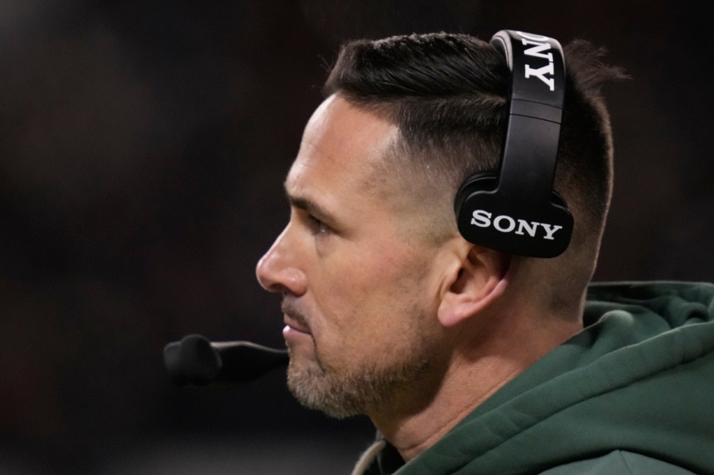 Green Bay Packers head coach Matt LaFleur reacts during the second half of an NFL wild-card playoff football game against the Chicago Bears Saturday, Jan. 10, 2026, in Chicago. (AP Photo/Erin Hooley)