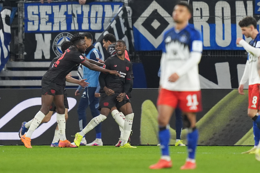 Leverkusen's Christian Kofane, centre, celebrates after scoring during the Bundesliga soccer match between Hamburger SV and Bayer Leverkusen, in Hamburg, Germany, Wednesday March 4, 2026. (Marcus Brandt/dpa via AP)