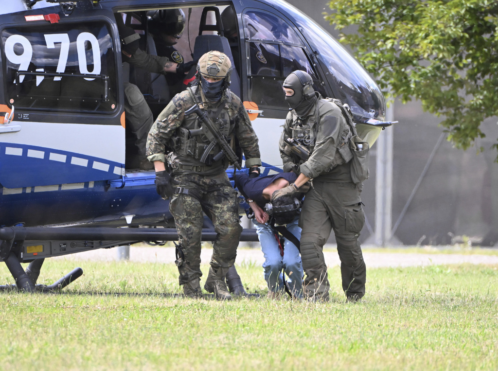 FILE - The alleged perpetrator of the knife attack in Solingen is escorted from a helicopter in Karlsruhe, Germany, Sunday, Aug. 25, 2024. (Uli Deck/dpa via AP, File)