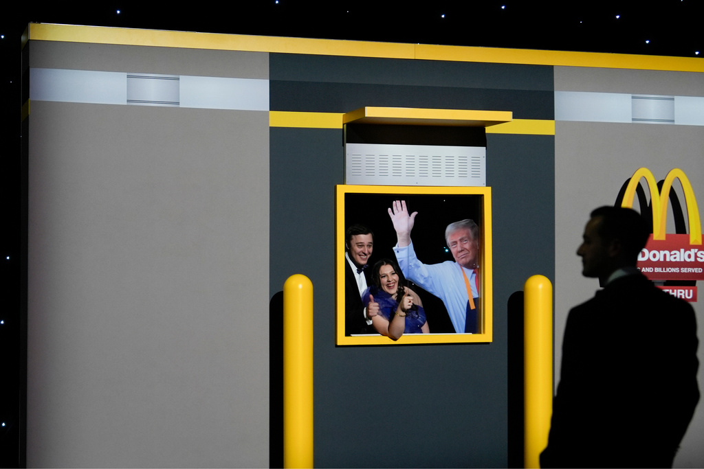 Guests mingle as the Liberty Ball gets underway before President Donald Trump arrives, during the 60th Presidential Inauguration, Jan. 20, 2025, at the Washington Convention Center in Washington. (AP Photo/Julia Demaree Nikhinson, File)