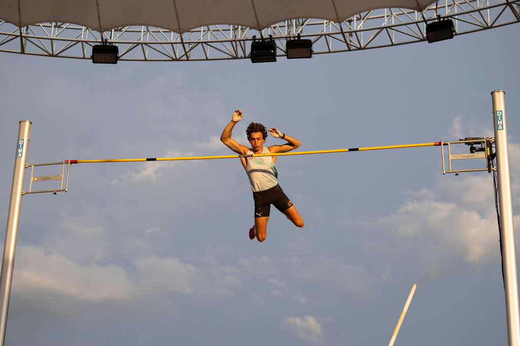 Armand Duplantis, of Sweden, competes in the men's pole vault competition at the Diamond League athletics city meet in Lausanne, Switzerland, Thursday, Aug. 20, 2026. (Jean-Christophe Bott/Keystone via AP)