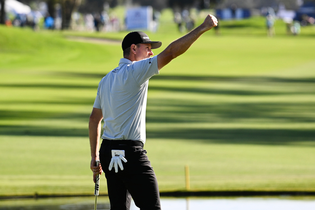 Justin Rose, of England, celebrates on the 18th green after winning the Farmers Insurance Open golf tournament Sunday, Feb. 1, 2026, at Torrey Pines in San Diego. (AP Photo/Denis Poroy)