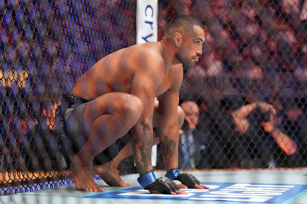 Carlos Ulberg, of New Zealand, prepares for the start of his light heavyweight title bout against Jiri Prochazka, of Czechia, at a UFC 327 mixed martial arts event, Saturday, April 11, 2026, in Miami. (AP Photo/Rebecca Blackwell)
