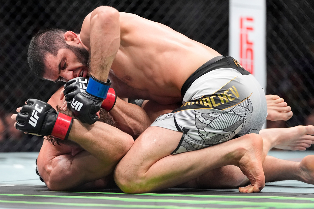 Russia's Islam Makhachev, top, grapples with Australia's Jack Della Maddalena, bottom, during the third round of a welterweight title bout at the UFC 322 mixed martial arts event, Saturday, Nov. 15, 2025, in New York. (AP Photo/Yuki Iwamura)