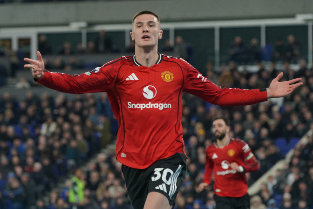 Manchester United's Benjamin Sesko celebrates after scoring during the Premier League soccer match between Manchester United and Everton in Liverpool, England, Monday, Feb. 23, 2026. (AP Photo/Ian Hodgson)