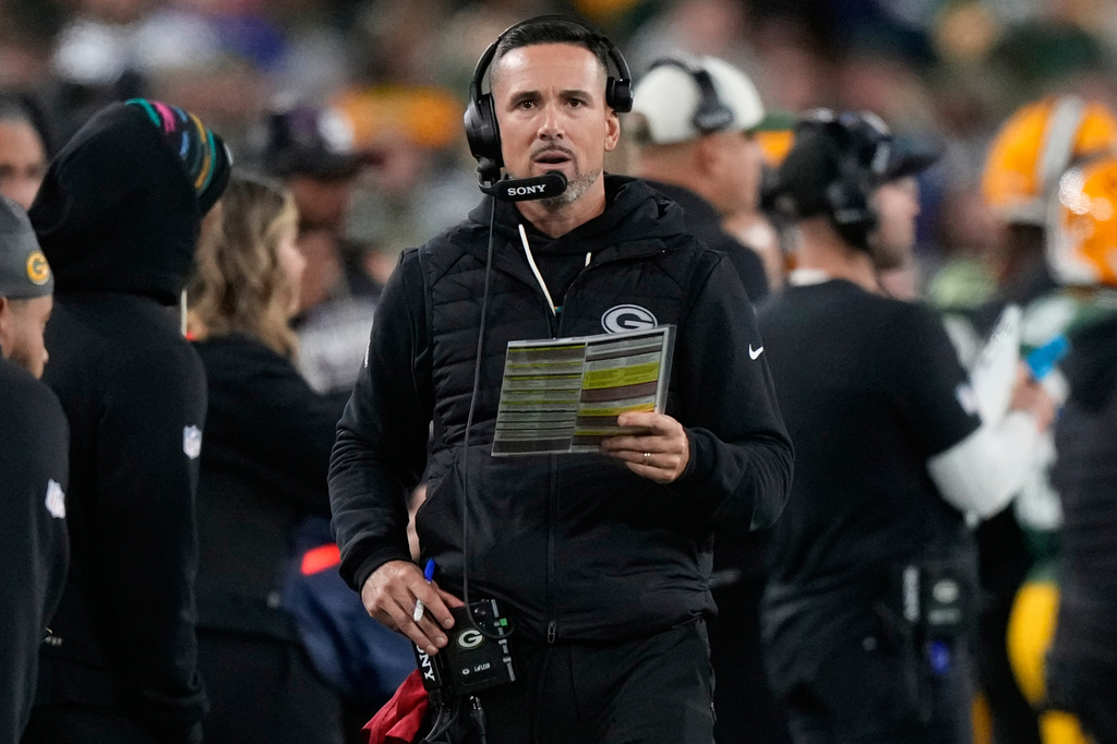 Green Bay Packers head coach Matt LaFleur reacts during the first half of an NFL football game against the Dallas Cowboys in Green Bay, Wis., Sunday, Oct. 18, 2026. (AP Photo/Nam Huh)