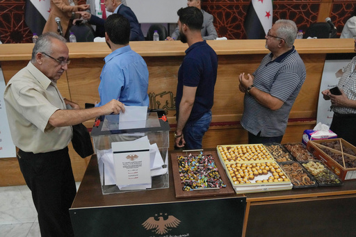 A Syrian electoral college member casts his vote during the parliamentary elections at Latakia's Governor ballot station, in the coastal city of Latakia, Syria, Sunday, Oct. 5, 2025. (AP Photo/Hussein Malla) A Syrian electoral college member casts his vote during the parliamentary elections at Latakia's Governor ballot station, in the coastal city of Latakia, Syria, Sunday, Oct. 5, 2025. (AP Photo/Hussein Malla)