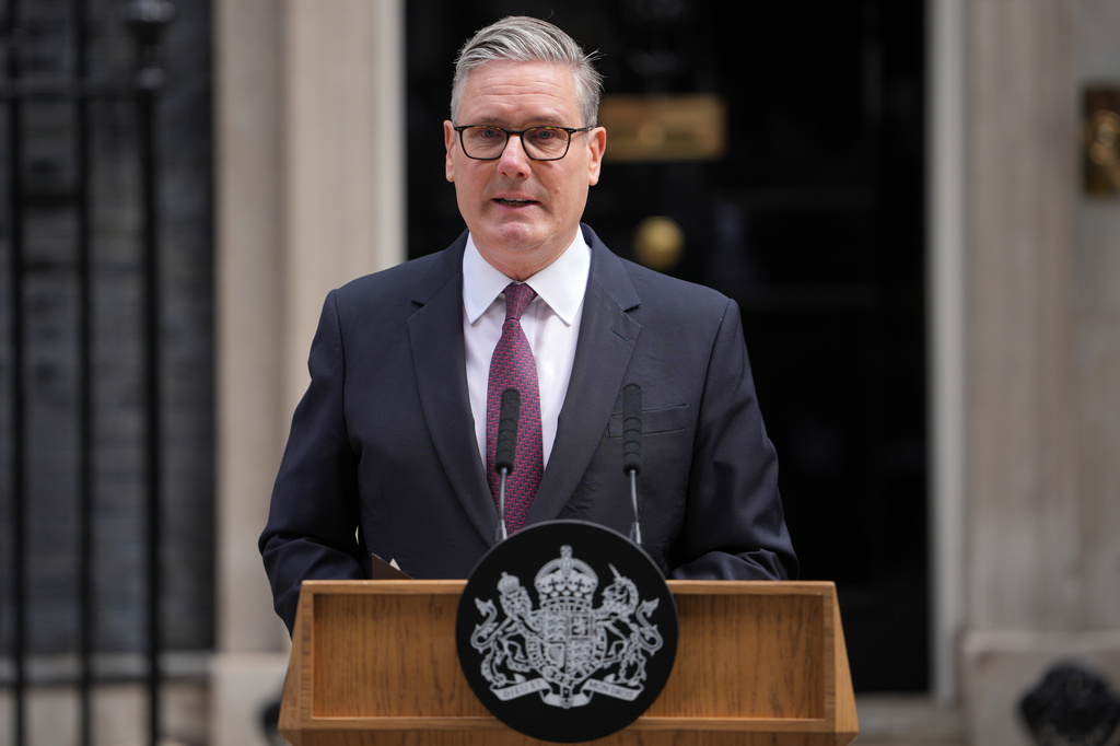 Britain's Prime Minister Keir Starmer announces his resignation to the media outside 10 Downing Street in London, Monday, June 22, 2026(AP Photo/Kin Cheung)