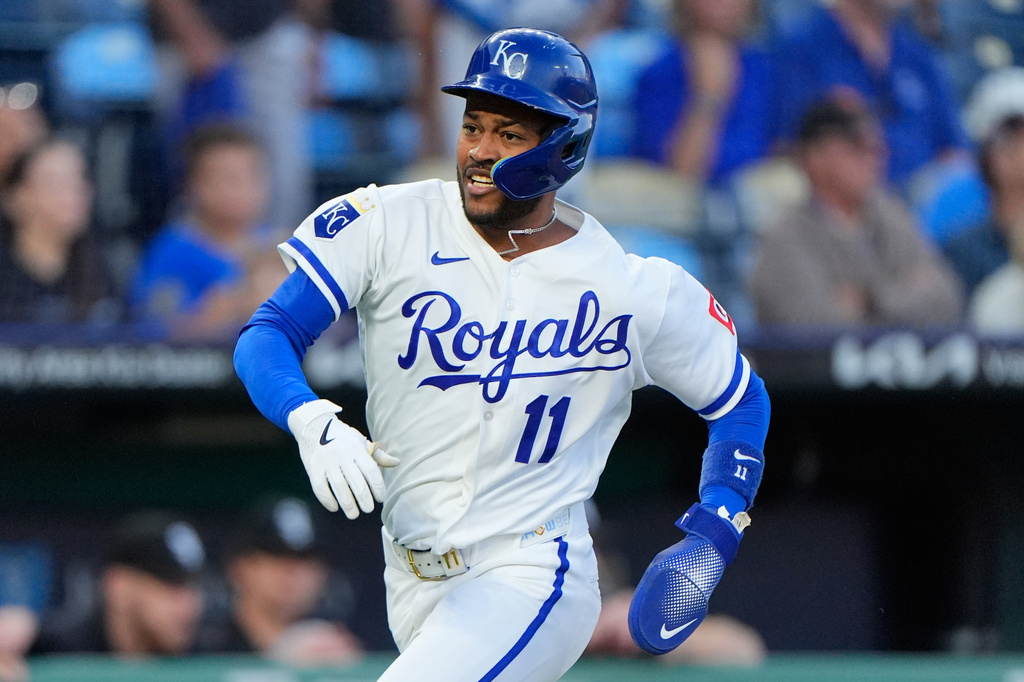 Kansas City Royals' Maikel Garcia runs home to score on an RBI single hit by Vinnie Pasquantino during the first inning of a baseball game against the Chicago White Sox, Wednesday, Sept. 23, 2026, in Kansas City, Mo. (AP Photo/Charlie Riedel)