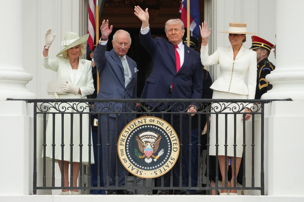 President Donald Trump, first lady Melania Trump, Britain's King Charles III and Queen Camilla wave from the Blue Room Balcony during a State Visit arrival ceremony on the South Lawn of the White House, Tuesday, April 28, 2026, in Washington. (AP Photo/Alex Brandon)