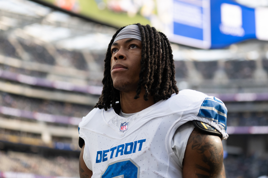 FILE - Detroit Lions running back Jahmyr Gibbs (0) walks back to the locker room before an NFL football game against the Los Angeles Rams, Dec. 14, 2025, in Inglewood, Calif. (AP Photo/Kyusung Gong, File)