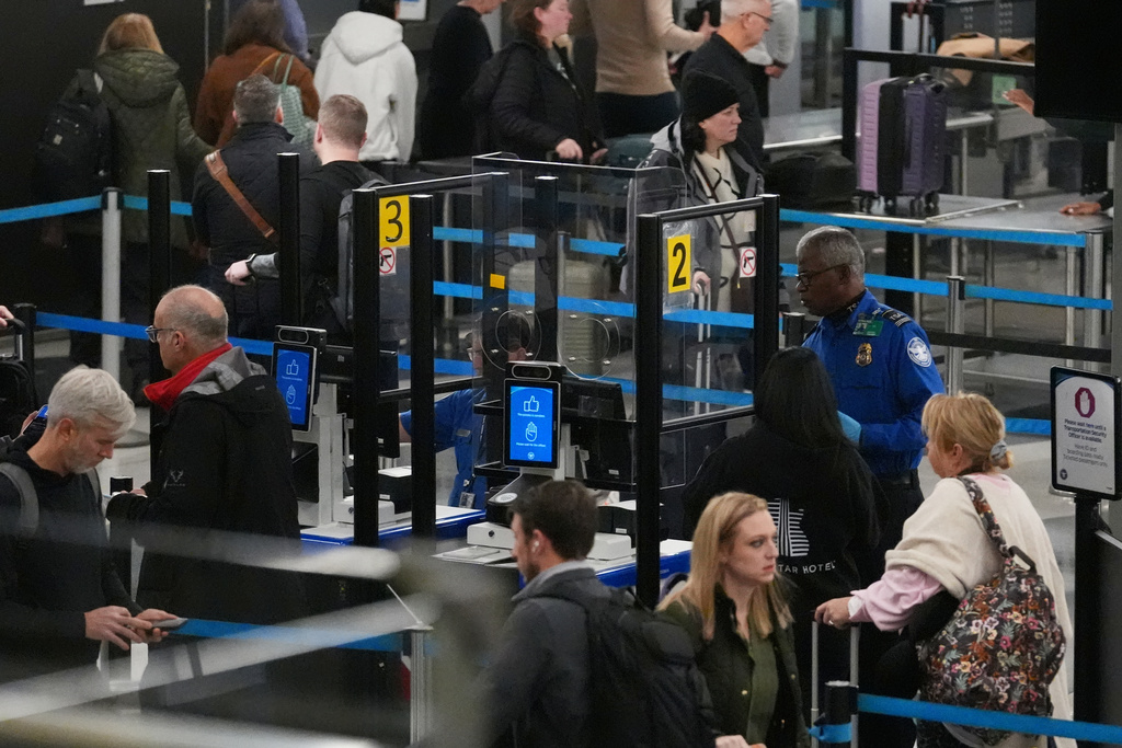 Travelers line up at a TSA checkpoint at O'Hare International Airport in Chicago, Wednesday, Nov. 12, 2025. (AP Photo/Nam Y. Huh)