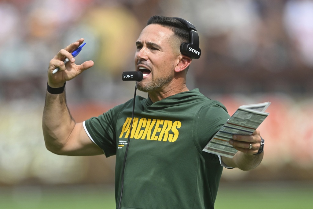 Green Bay Packers head coach Matt LaFleur reacts during the second half of an NFL football game against the Cleveland Browns Sunday, Sept. 21, 2025, in Cleveland. (AP Photo/David Richard)