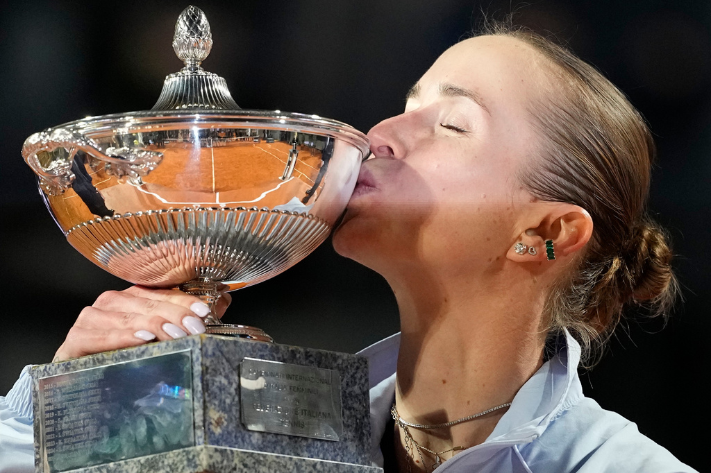 Ukraine's Elina Svitolina kisses the trophy after winning against United States' Coco Gauff at the end of the women's final match at the Italian Open tennis tournament in Rome, Saturday, May 16, 2026. (AP Photo/Alessandra Tarantino)