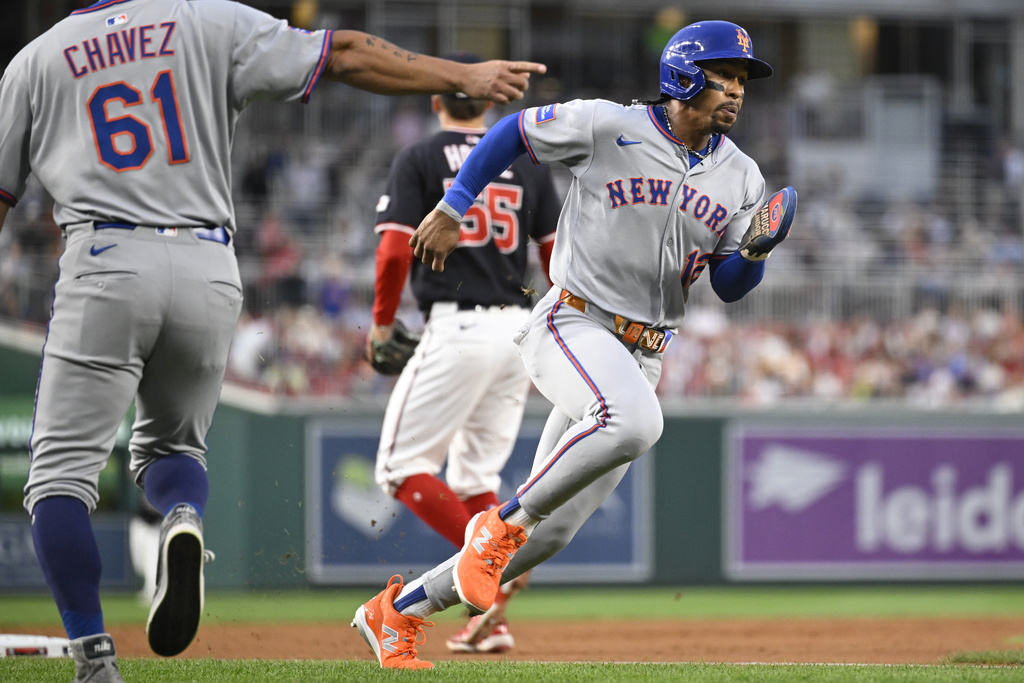 New York Mets' Francisco Lindor heads to home plate to score on a Mets' Brandon Nimmo RBI single during the third inning of a baseball game Tuesday, Aug. 19, 2025, in Washington. (AP Photo/John McDonnell)