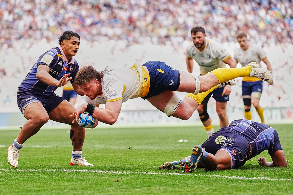 Leinster's Joe McCarthy dives over to score a try during the European Champions Cup final rugby union match between Leinster and Bordeaux in Bilbao, Spain, Saturday, May 23, 2026. (AP Photo/Miguel Oses)