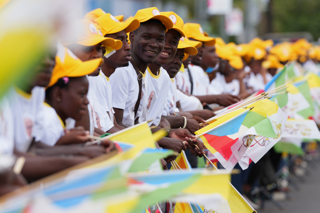 Faithful wait for the arrival of Pope Leo XIV at the airport in Malabo, Equatorial Guinea, Tuesday, April 21, 2026. (AP Photo/Misper Apawu)