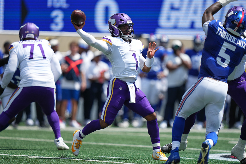 Minnesota Vikings quarterback Kyler Murray (1) throws a pass against the New York Giants during the first half of a preseason NFL football game Saturday, Aug. 15, 2026, in East Rutherford, N.J. (AP Photo/Frank Franklin II)
