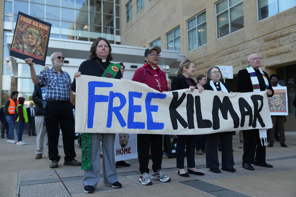Immigrant activists rally outside of the United States District Court District of Maryland ahead of an evidentiary hearing where attorneys for Kilmar Abrego Garcia will seek his immediate release from immigration detention, Friday, Oct. 10, 2025, in Greenbelt, Md. (AP Photo/Stephanie Scarbrough)