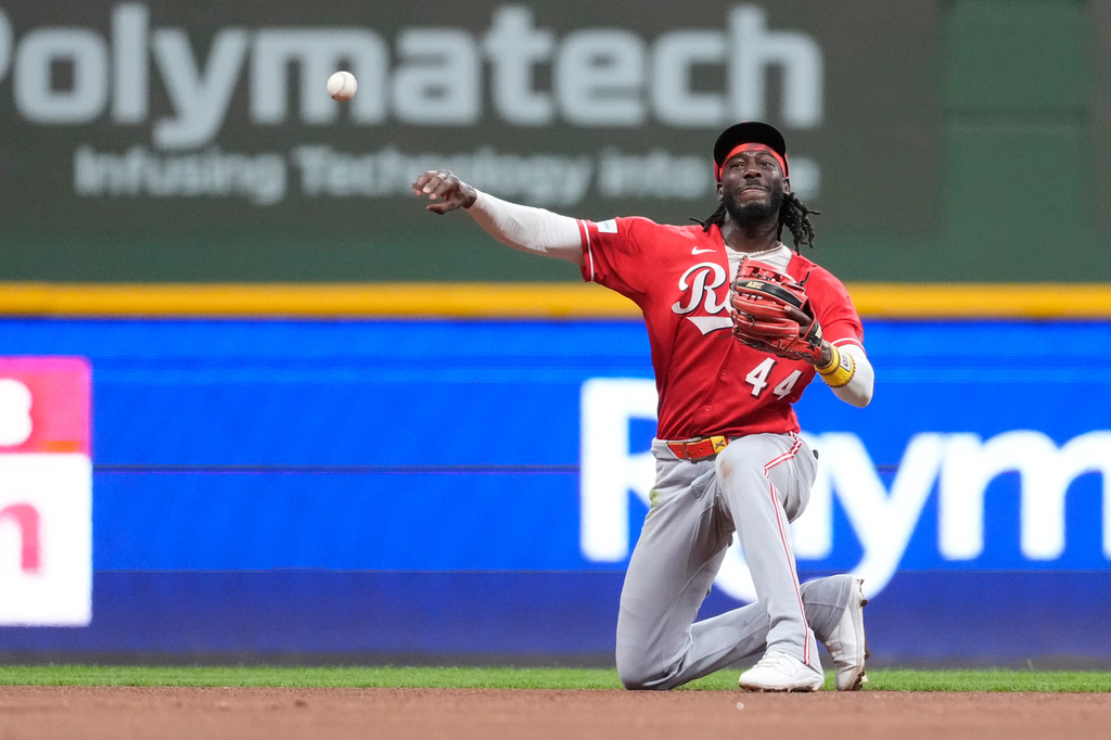 Cincinnati Reds' Elly De La Cruz throws to first base during the fifth inning of a baseball game against the Milwaukee Brewers, Wednesday, July 1, 2026, in Milwaukee. (AP Photo/Aaron Gash)
