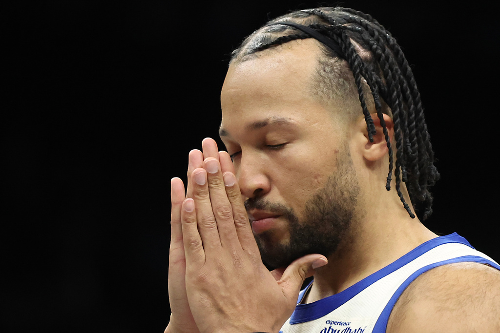 New York Knicks guard Jalen Brunson prays before the first half of an NBA basketball game against the Brooklyn Nets, Friday, March 20, 2026, in New York. (AP Photo/Heather Khalifa)