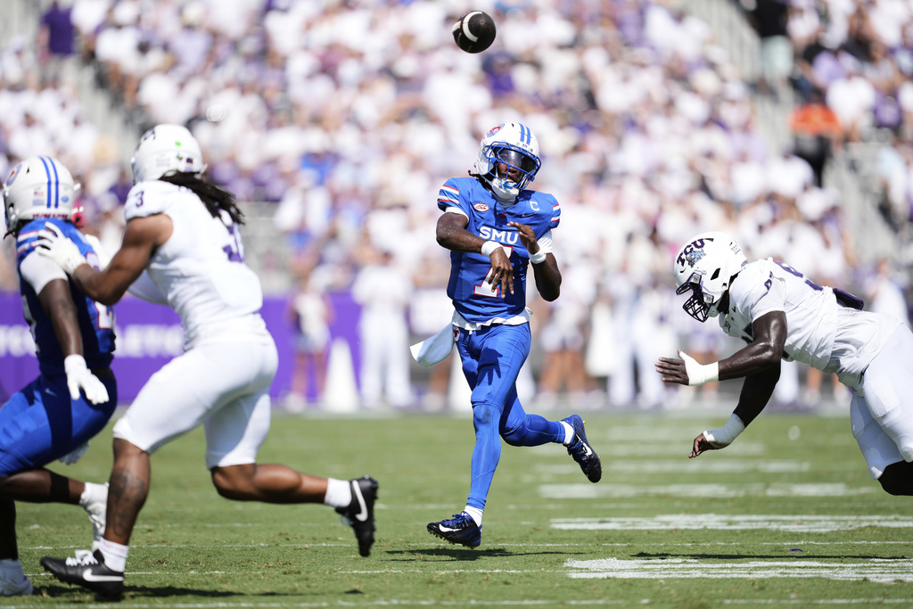 SMU quarterback Kevin Jennings (7) throws a pass in the first half of an NCAA college football game against TCU, Saturday, Sept. 20, 2025, in Fort Worth, Texas. (AP Photo/Tony Gutierrez)