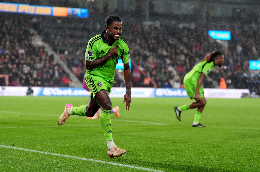 Fulham's Ryan Sessegnon celebrates after scoring their side's first goal of the game during the Premier League match between Bournemouth and Fulham at the Vitality Stadium, in Bournemouth, England, Friday, Oct. 3, 2025. (Adam Davy/PA via AP)