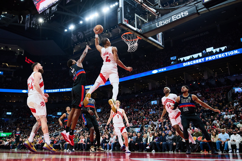 Toronto Raptors' Scottie Barnes (4) dunks against the Detroit Pistons during the first half of an NBA basketball game in Toronto, Wednesday, Feb. 11, 2026. (Sammy Kogan/The Canadian Press via AP)