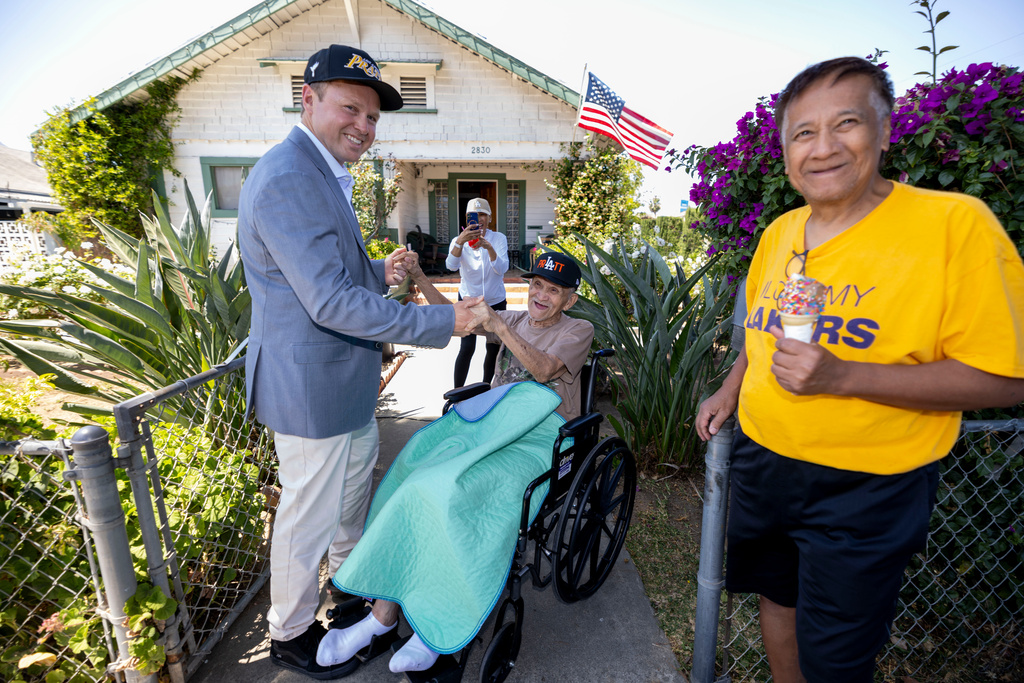 Los Angeles mayoral candidate Spencer Pratt meets Thomas Alhambra, 98, during a campaign event Sunday, May 31, 2026, in Los Angeles. (AP Photo/Jill Connelly)
