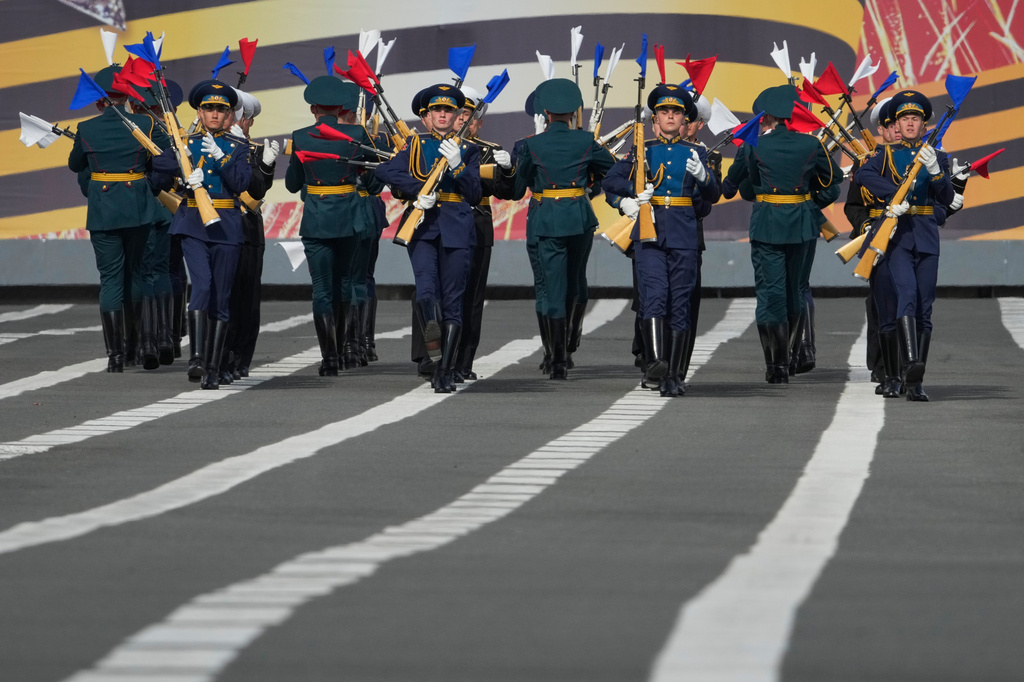 Honour guard soldiers perform with rifles during a rehearsal for the Victory Day military parade at the Dvortsovaya (Palace) Square in St. Petersburg, Russia, Tuesday, May 5, 2026. (AP Photo/Dmitri Lovetsky)