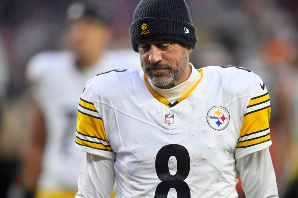 Pittsburgh Steelers quarterback Aaron Rodgers walks off the field after an NFL football game against the Cleveland Browns, Sunday, Dec. 28, 2025, in Cleveland. (AP Photo/David Richard)