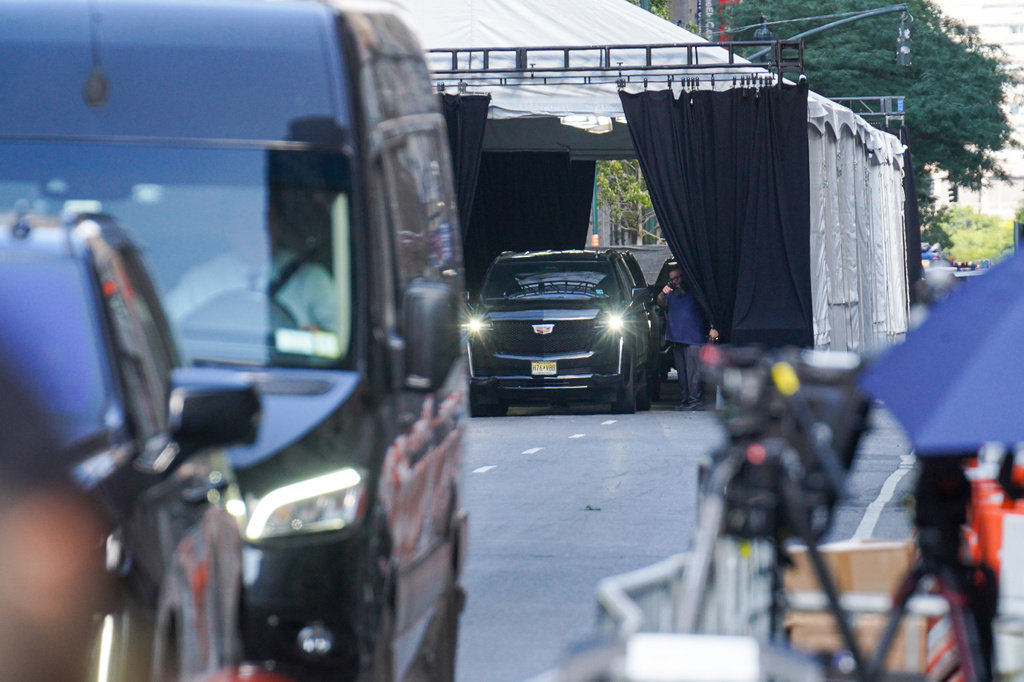 Guests arrive to Madison Square Garden ahead of a reported wedding between singer Taylor Swift and National Football League player Travis Kelce on Friday, July 3, 2026, in New York. (AP Photo/Ryan Murphy)