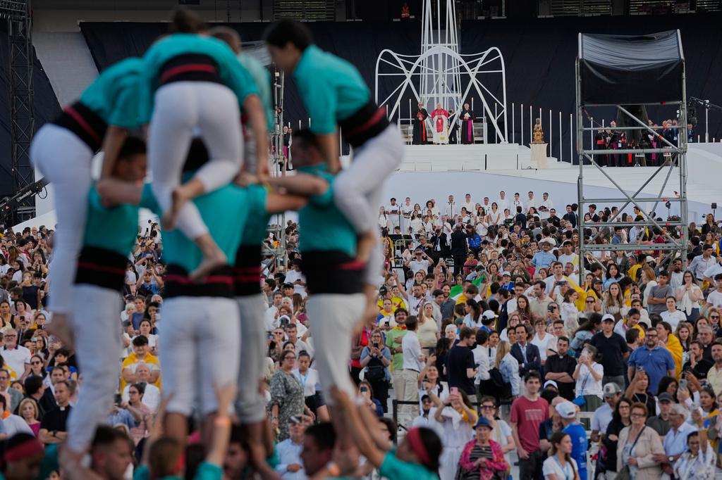 Performers make a human tower, known as Castells, for Pope Leo XIV as he leads a vigil of prayer at the Lluis Companys Olympic Stadium, in Barcelona, Tuesday, June 9, 2026. (AP Photo/Alessandra Tarantino)