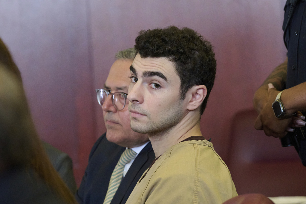 Luigi Mangione, accused of fatally shooting UnitedHealthcare CEO Brian Thompson, appears in Manhattan state court in New York, Tuesday, Sept. 16, 2025. (Curtis Means/Pool Photo via AP)