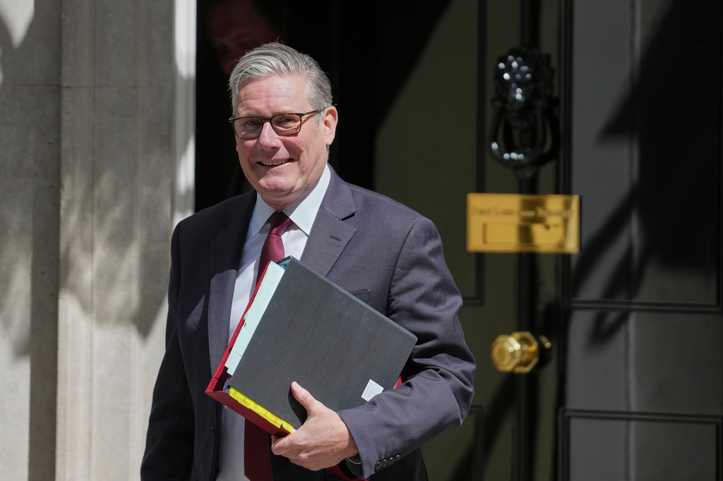 Britain's Prime Minister Keir Starmer departs 10 Downing Street to go to the House of Commons for his weekly Prime Minister's Questions in London, Wednesday, May 20, 2026. (AP Photo/Alastair Grant)