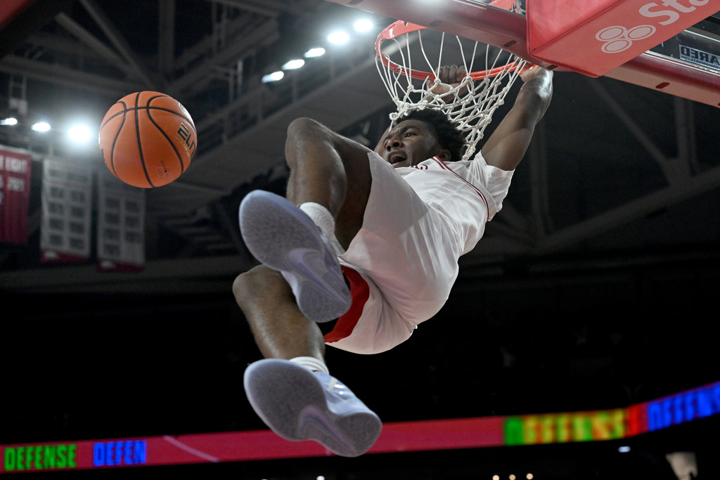 Arkansas guard Karter Knox (11) dunks the ball on a fast break against Tennessee during the first half of an NCAA college basketball game Saturday, Jan. 3, 2026, in Fayetteville, Ark. (AP Photo/Michael Woods)